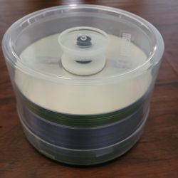 NEW Maxell CDs