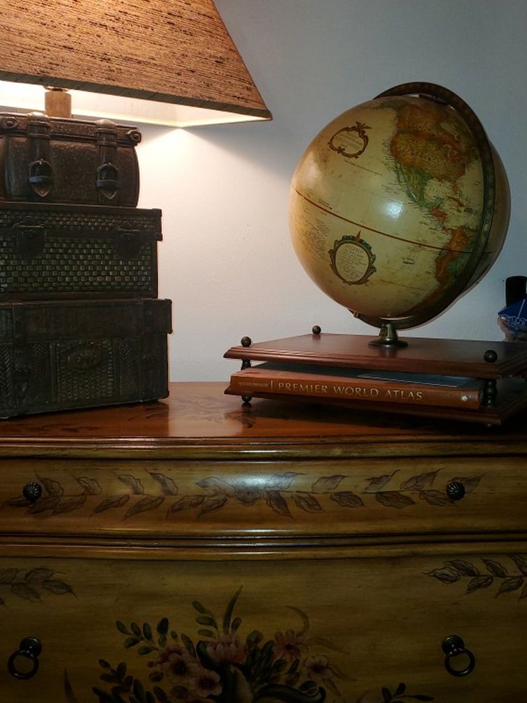 1980's Ceramic Trunk Table Lamp