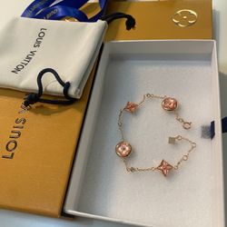 Bracelet with box and bag