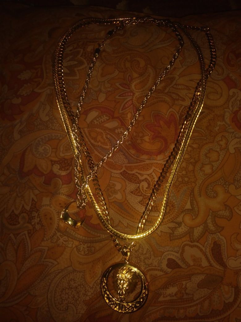 GOLD CHAINS/NECKLACES + RING