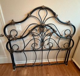 METAL SCROLL BED QUEEN