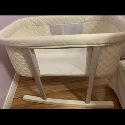 Green Frog Baby Bassinet Portable  Crib