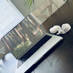 Apple MacBook Pro 14Inch M4 Pro Chip! 512GB, 24GB Ram! Silver Apple 1 Year Warranty! Brand New Just Opened !! 