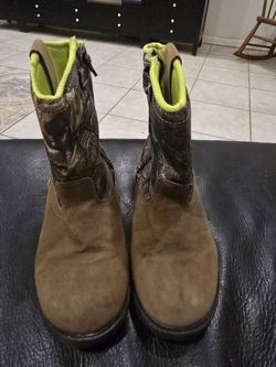 Boys Camouflage MAGELLAN Boots. Size 2D