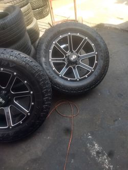 Toyo tundra 5 lugs 20 inches wheel and Toyo brand used tires