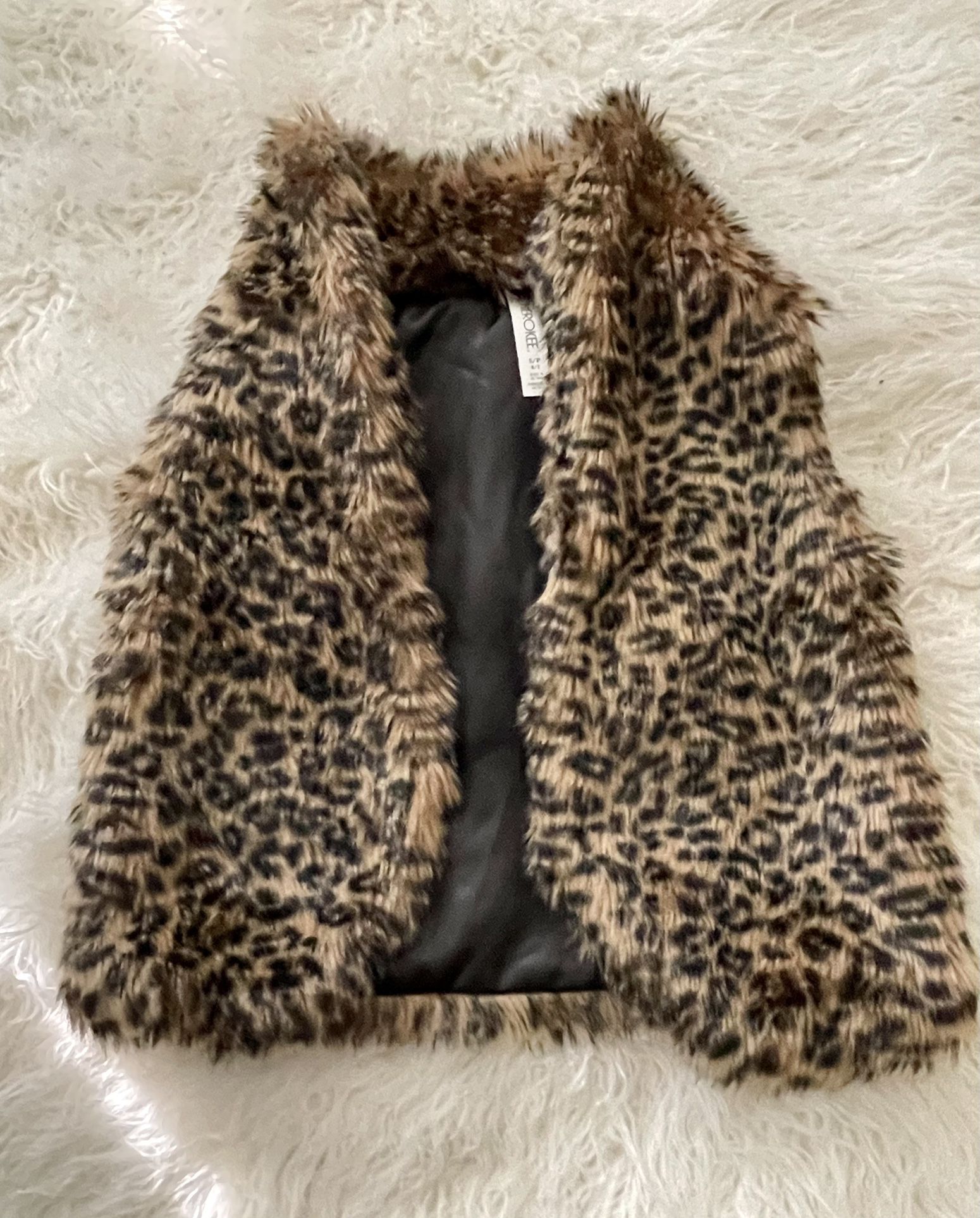 Girls Fur Vest Size 6-7