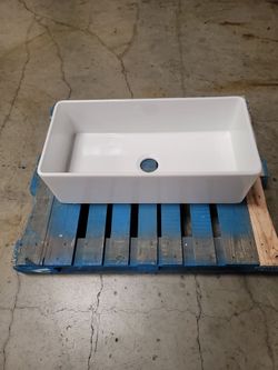 ABF3618 Smooth Apron 36" x 18" Single Bowl Farm Sink - Damaged but Functional