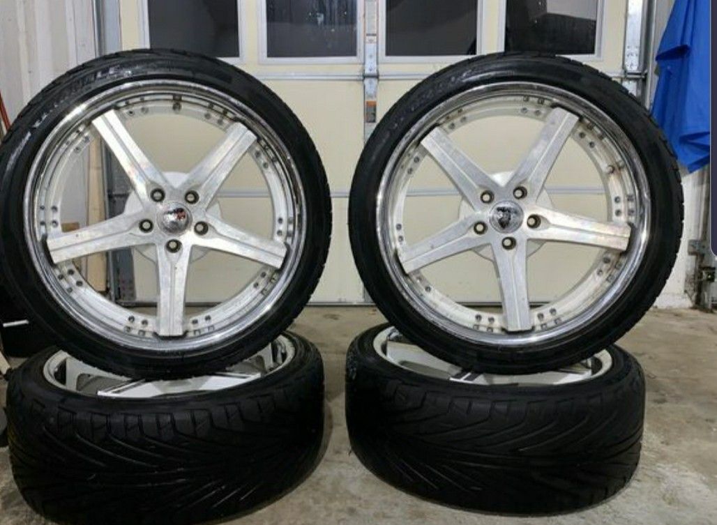 20×8.5 114.3 Trade for 18 & 19 give offert tires god condition !!