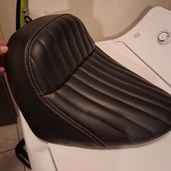 Harley Davidson 2024 Soft Tail Street Bobber Solo Seat 