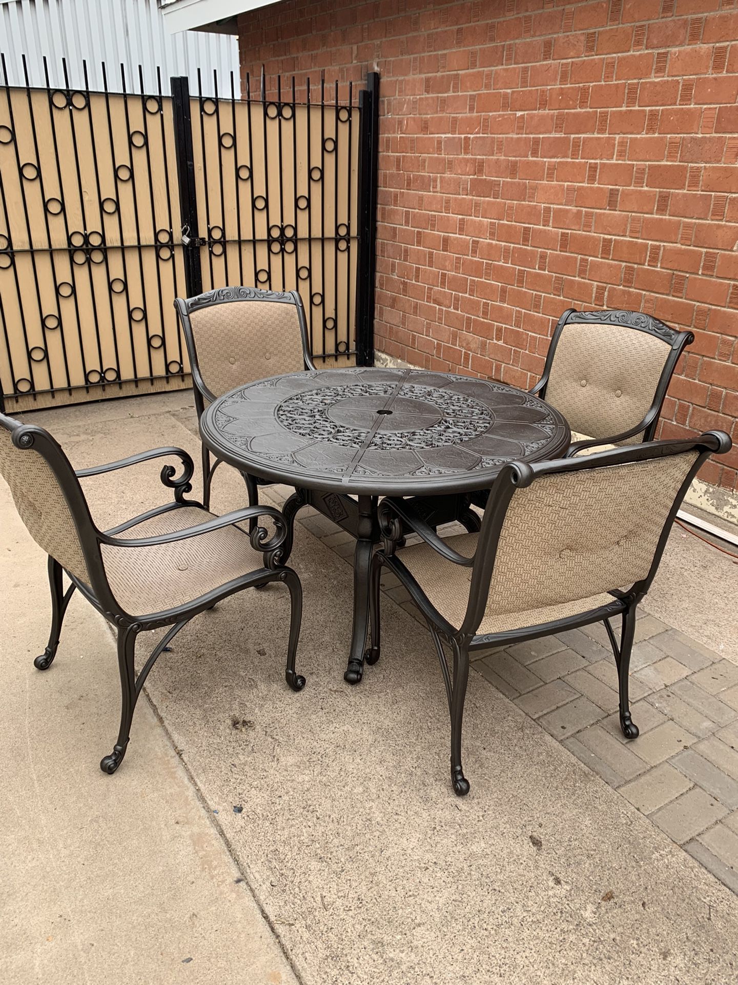 Beautiful Nice Wrought Iron Metal Patio Set 5pc Free Delivery