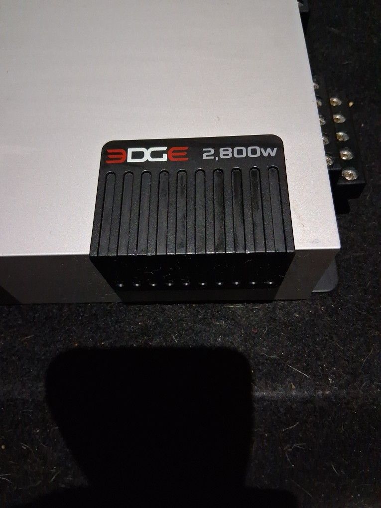 2,800 Watt 5 Chanel Amp