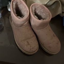 Uggs  Women Size 6