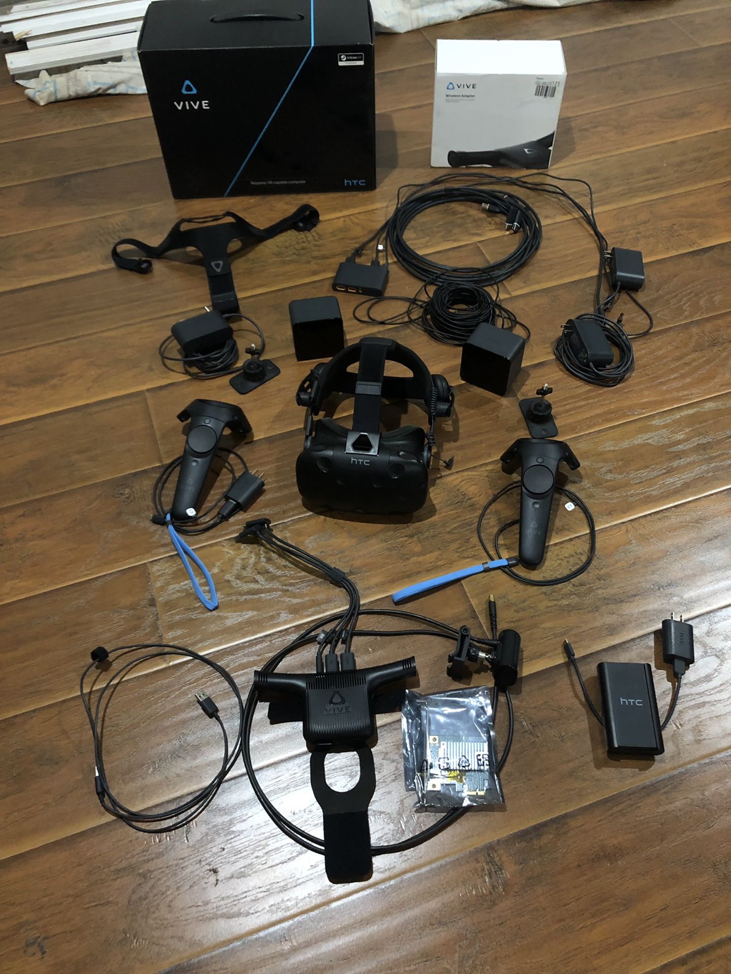 HTC Vive + Wireless Adapter + Deluxe Audio Strap