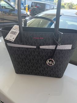 B4AND NEW MICHAEL KORS PURSE