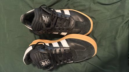 Adidas sambas size 7 woman