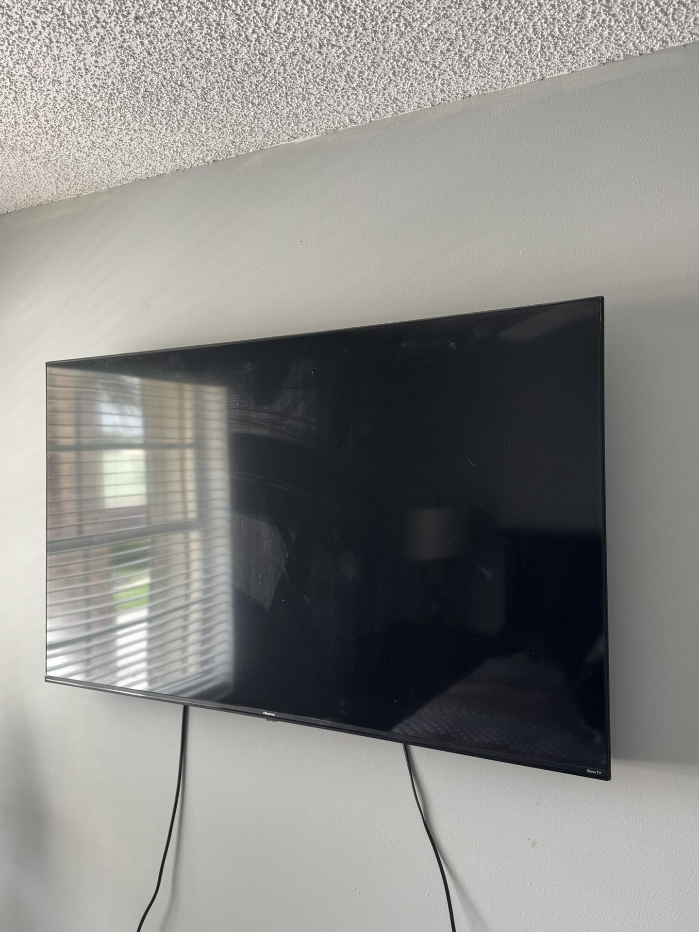58” Hisense/Roku Smart TV