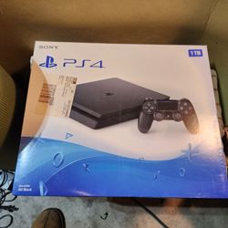 Sony PlayStation 4 (PS4) 1TB Brand new