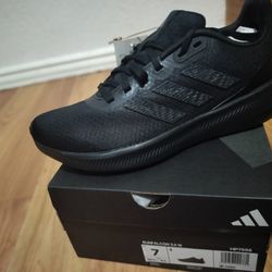 New Adidas Size 7 Women 