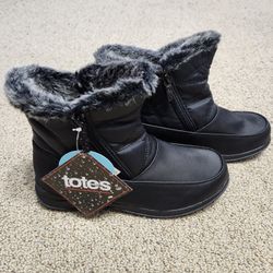 New women's snow boots size 7 wide by Totes. Waterproof