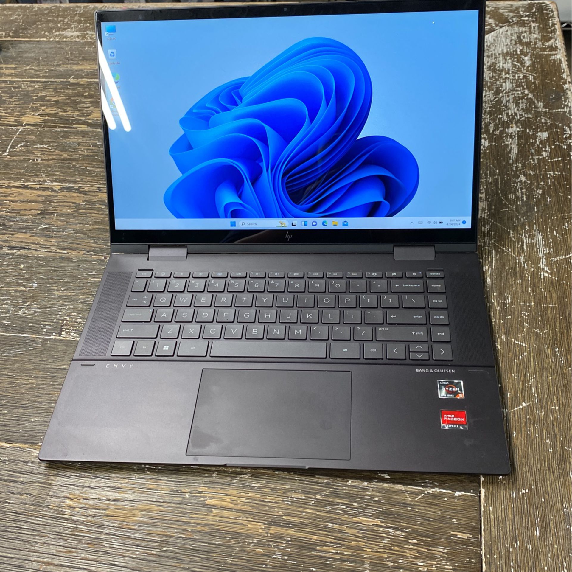 Hp Laptop X360 AMD Ryzen 5- 8GB - 250GB $350