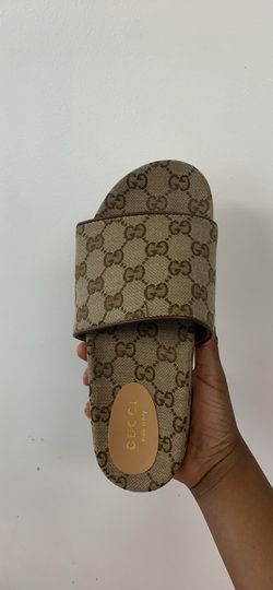  Gucci Slippers