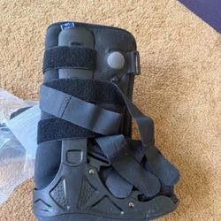 McKesson Standard Air Walker Boot – Medium – Like New in