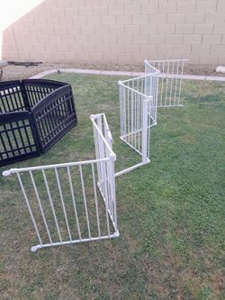 7 panel White Metal Security Pet Fencing With Gate 14 ft long Read Description