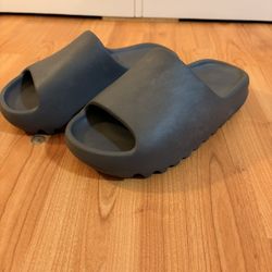 Yeezy Slides