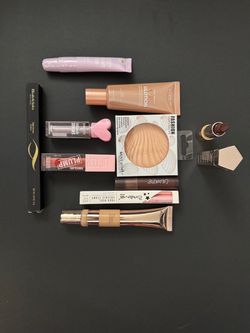 Premium 12 Item Mixed Makeup Bundle MSRP ~$140.   *4