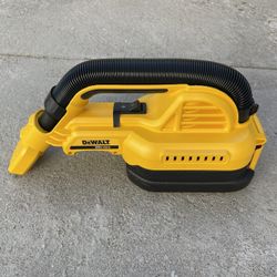 DEWALT 20V MAX  1/2 Gal. Wet/Dry  Vacuum 