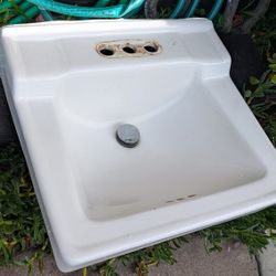 Vintage Style Ceramic Sink Mid-Century Like White Bathroom Basin 