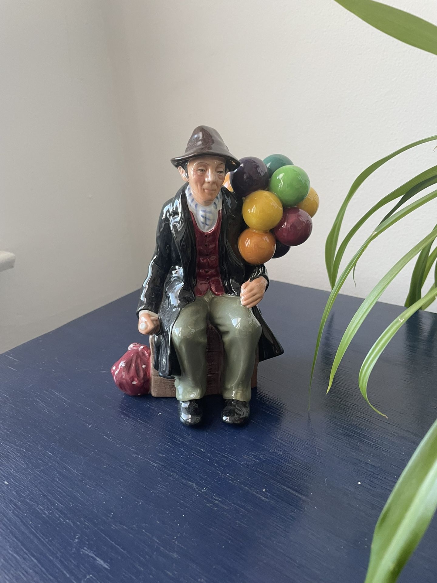 Royal Doulton Porcelain Figurine “Baloon Seller”