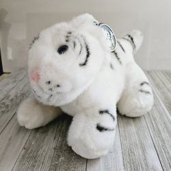 12" Siegfried and Roy at the Mirage White Tiger Plushie Stuffed Animal with Original Tags. Pre-owned in excellent condition. No rips, stains or holes.