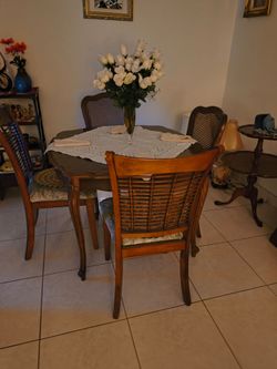 Dining room 4 chairs table