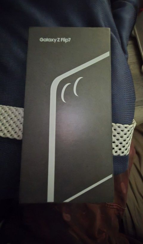 Samsung Flip 7 512gb Factory Unlocked!