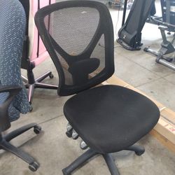 NICE ADJUSTABLE MESH BACK OFFICE CHAIRS 
