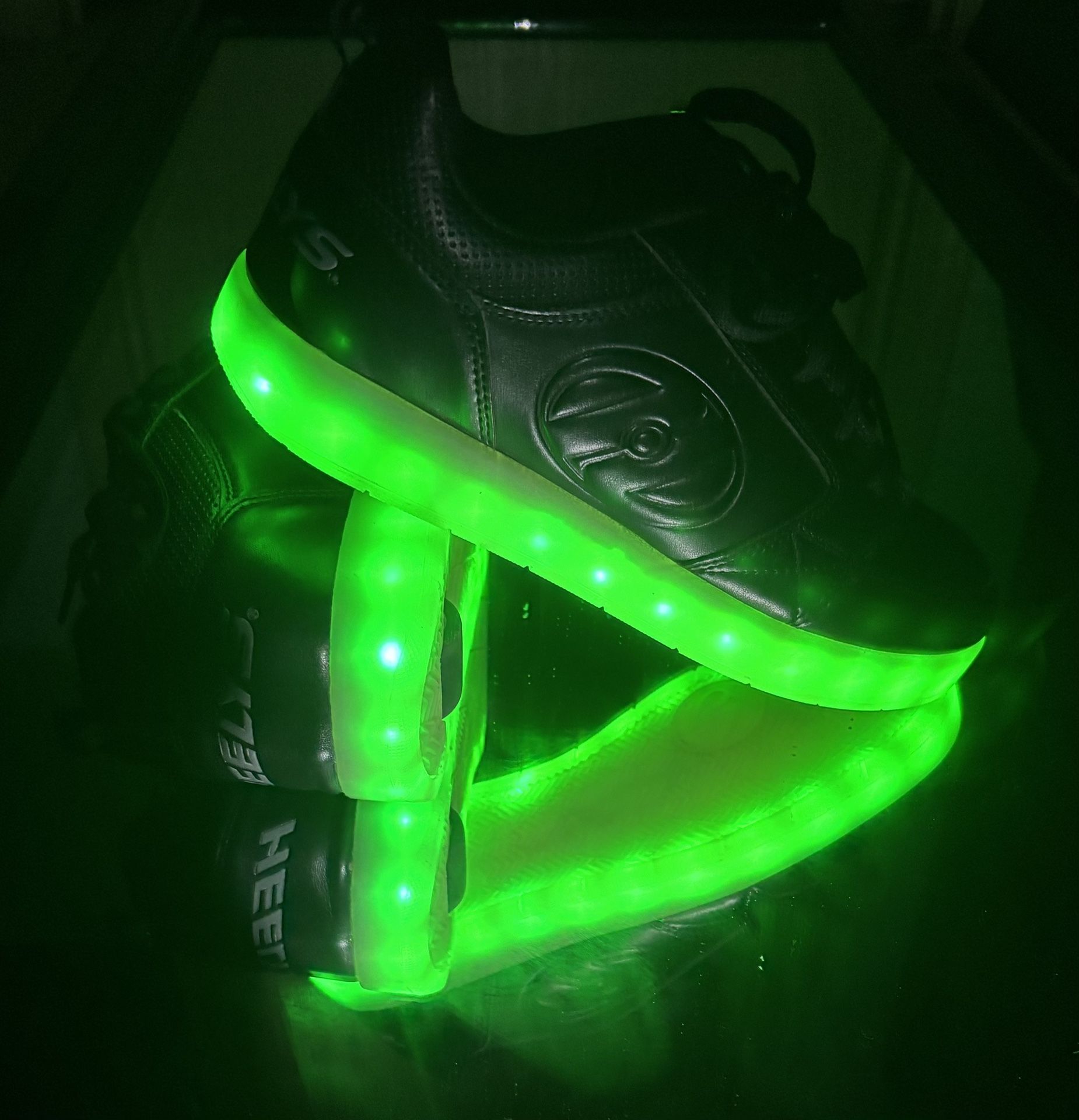 Heelys LED Premium Lo – Rechargeable Light Up – Men’s 9 – Wheels + Plugs + Tool