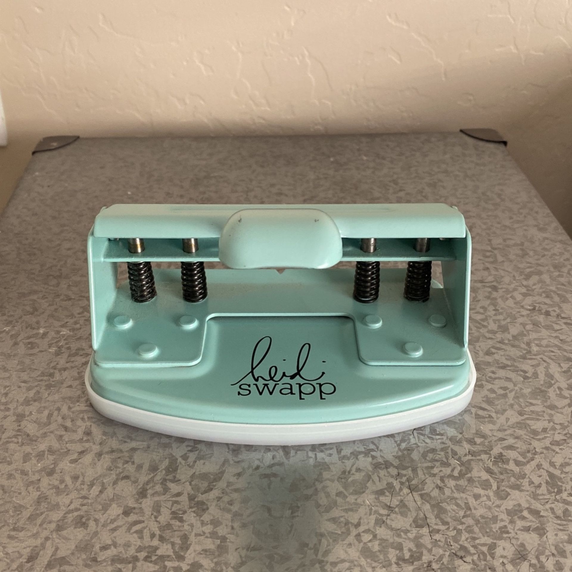 Heidi Swapp Hole Punch