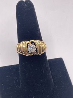 Gold diamond ring