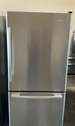 Like New Whirlpool Refrigerator - GREAT condition!