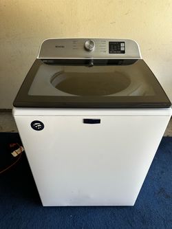 Maytag washing machine- works good  - hoses included