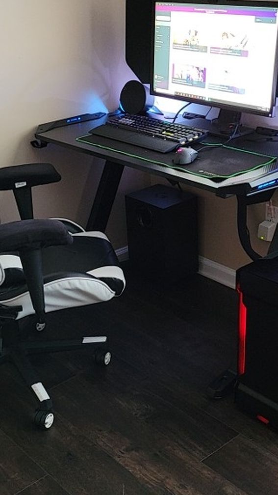 EUREKA Gaming Desk