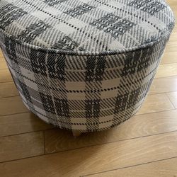 Ottoman round cushioned wood legs - 17.5 inches wide/ 14.1/4 inches high 