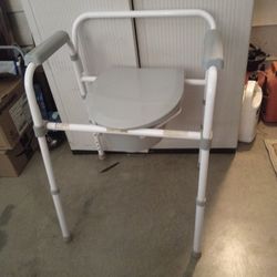 Potty chair commode