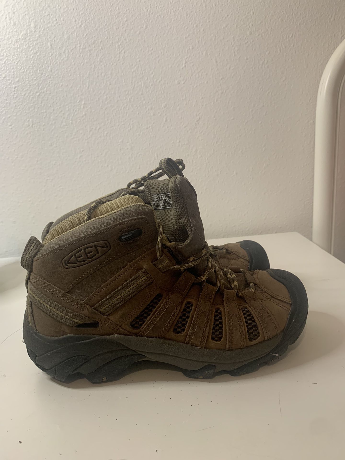 KEEN hiking Boots Womens Size 7.5
