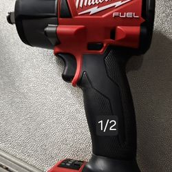 MILWAUKEE IMPACT WRENCH