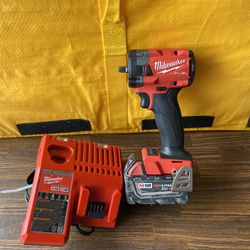 Milwaukee 18 V 3/8 stubby impact wrench combo