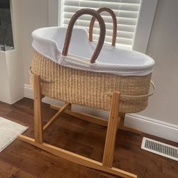 DESIGN DUA Bassinet and Stand