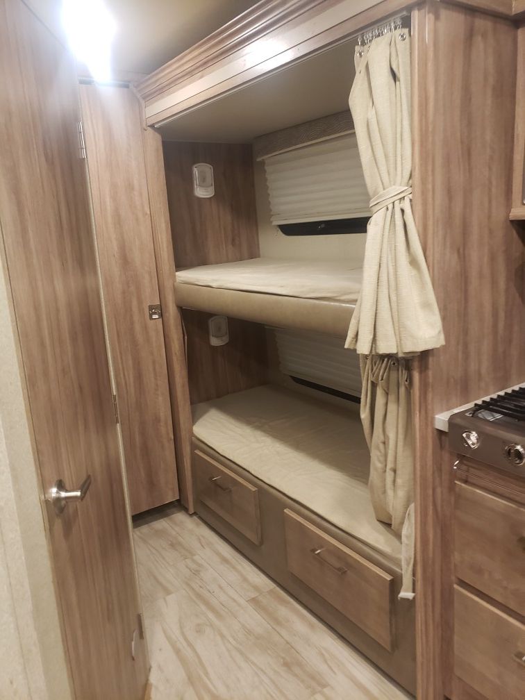 Odyssey Entegra Motorhome RV 2019 31F Model