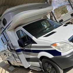 2009 Fleetwood 24D Class c Motorhome